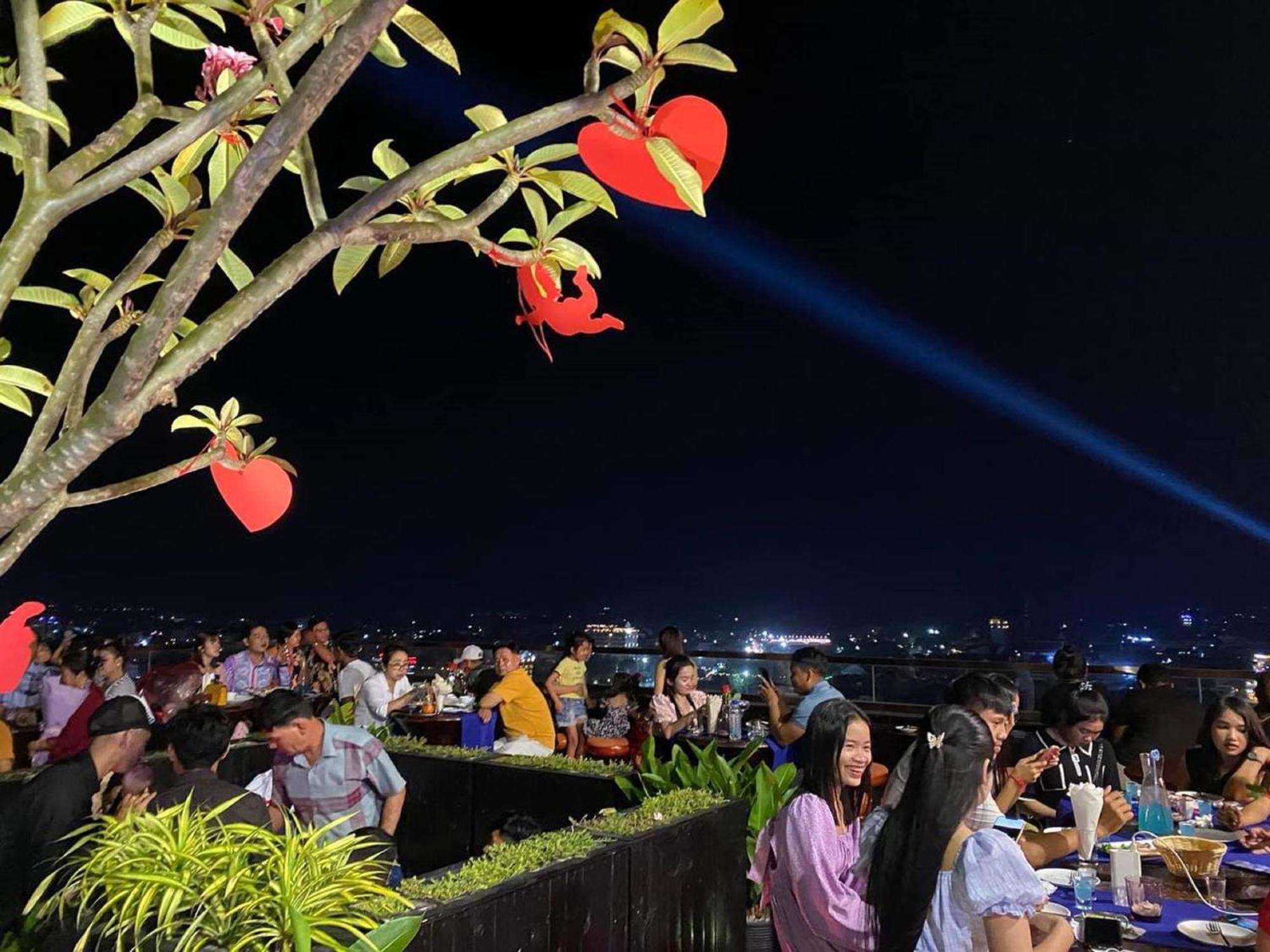 V V Hotel Battambang Eksteriør billede