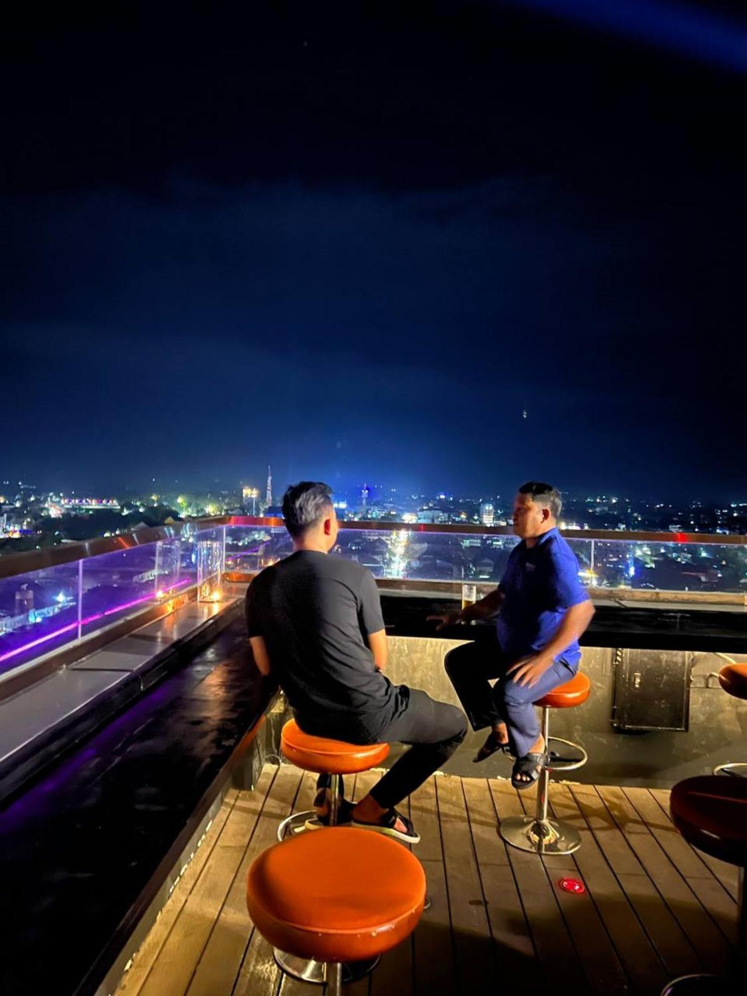 V V Hotel Battambang Eksteriør billede